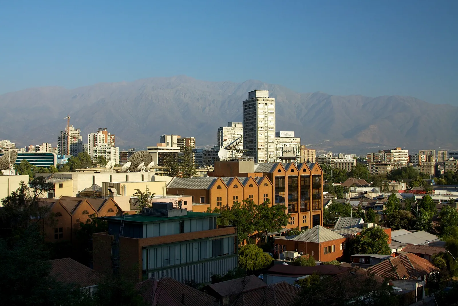 Santiago de Chile de noche, contexto del casino online en Chile